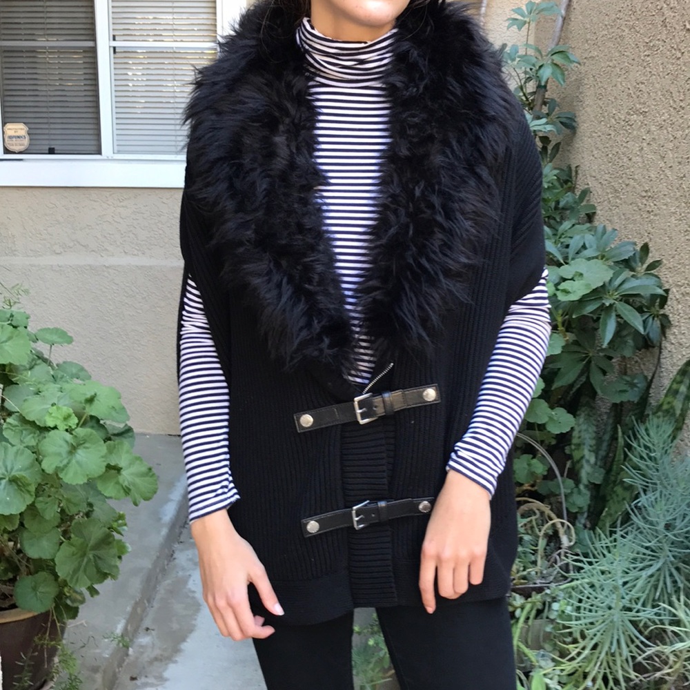 New Black Michael Kors knitted vest with large removable faux collar